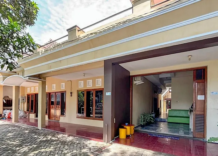 Tini'S Guest House Malang Mitra Reddoorz
